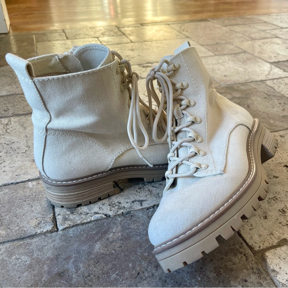 Universal Thread Women’s Lace-Up Side-Zip Combat Boots Beige Cream Size 8.5 - Picture 7 of 10